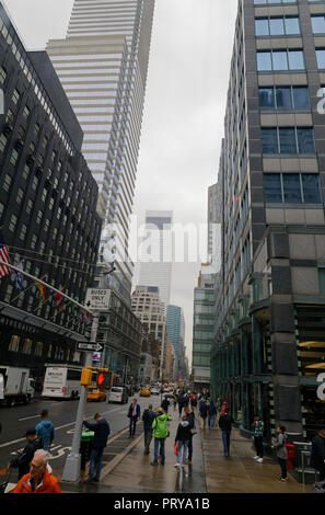 New York, USA : Mai 17, 2018 : New York Central Park avec des gratte-ciel. Banque D'Images