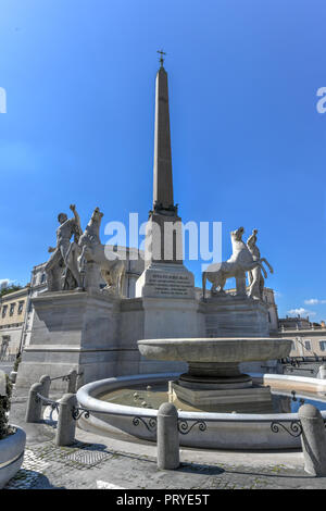 Fontaine Dioscuri (Fontana dei Dioscuri) situé près du Quirinal (Palazzo del Quirinale) sur place Quirinale(Piazza del Quirinale) à Rome, Italie Banque D'Images