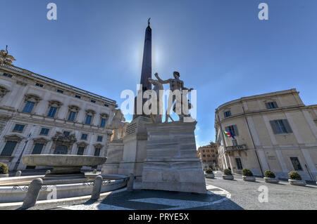 Fontaine Dioscuri (Fontana dei Dioscuri) situé près du Quirinal (Palazzo del Quirinale) sur place Quirinale(Piazza del Quirinale) à Rome, Italie Banque D'Images