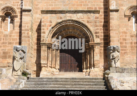 Église romane de San Pedro de Almocovar, Alcantara, province de Cáceres, Extremadura, Espagne Banque D'Images