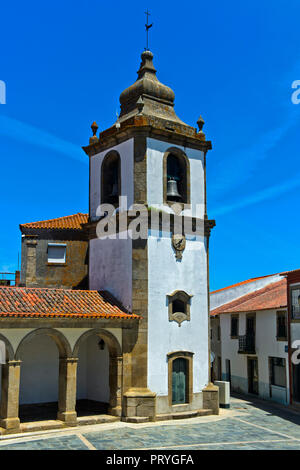 Tour de l'horloge sur la place centrale de la République, Praça da República, Sao Joao da Pesqueira, São João da Pesqueira Banque D'Images