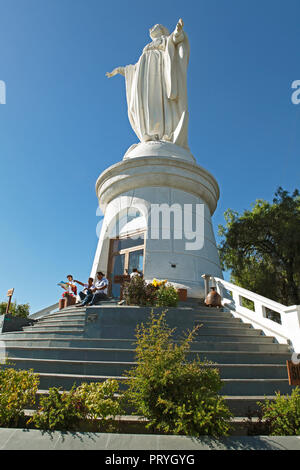 Statue de la Vierge de la Immaculada Concepcion, Cerro San Cristobal, Santiago de Chile, Chili Banque D'Images