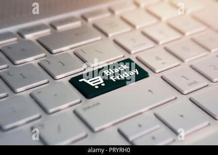 Vue rapprochée sur clavier conceptuel - Vendredi Noir. Magasinage en ligne à rabais. La journée de la vente dans la boutique en ligne. Banque D'Images