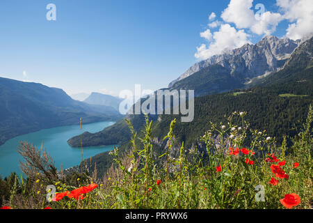 L'Italie, Trentino, Brenta Dolomiten, Lago di Molveno Banque D'Images