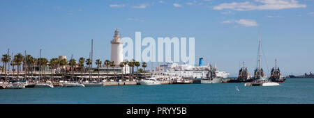 Espagne, Andalousie, Malaga, vue panoramique du port, phare de la Farola Malaga Banque D'Images