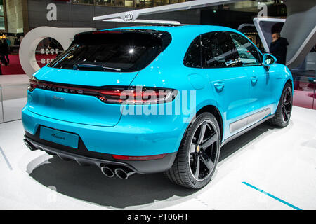 PARIS - Oct 3, 2018 : Nouvelle Porsche Macan 2019 voiture SUV présenté au Mondial de Paris. Banque D'Images