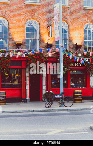 DUBLIN, IRLANDE - Septembre 29th, 2018 : pub irlandais traditionnel dans le centre-ville de Dublin Banque D'Images