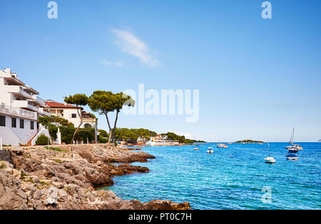 Crique pittoresque près de Alcudia, Mallorca, Espagne. Banque D'Images