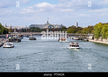 Seine et Grand Palais du Pont Royal - Paris, France Banque D'Images