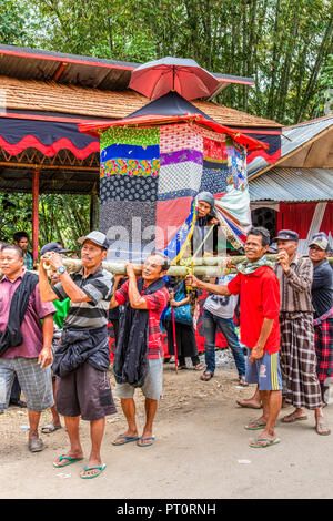 Les rites funéraires traditionnels dans un village, Toraja Rantepao, Tana Toraja, Sulawesi, Indonésie Banque D'Images