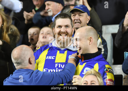 4 Octobre , totalement méchants, stade St Helens, Angleterre ; Betfred Super League Super 8s demi-finale St Helens v Warrington Wolves ; visages dans la foule Crédit : Richard Long/News Images Banque D'Images