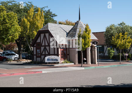 SOLVANG, CA : Les toilettes publiques à Solvang en Californie, une ville danoise située dans la vallée de Santa Ynez Banque D'Images