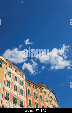 L'Italie, Ligurie, Camogli, maisons colorées typiques de la Ligurie Banque D'Images