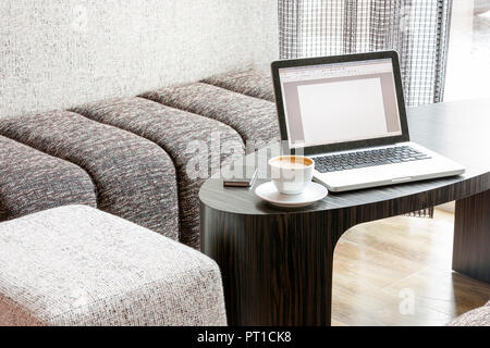 Pologne, Varsovie, espresso cup at lounge de l'hôtel Banque D'Images