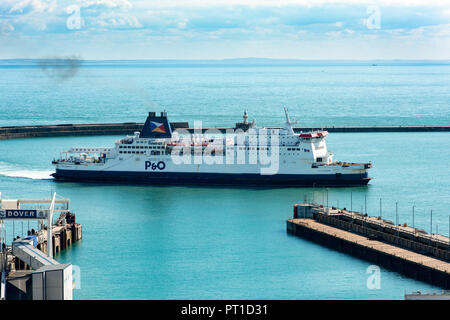 DOVER, UK - 25 SEP 2018 : P&O Ferries Pride de Bourgogne en Dover Docks de l'Est après l'arrivée de Calais. Banque D'Images