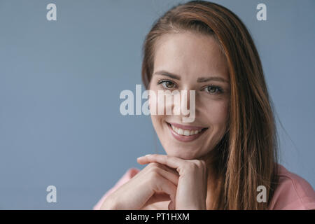 Portrait d'une jolie femme, smiling, looking at camera Banque D'Images