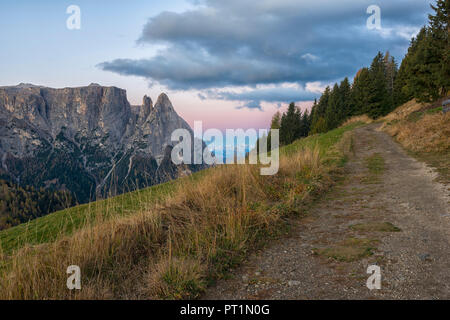 L'Italie, Trentino, Alpe di Siusi Sciliar, au lever du soleil Banque D'Images