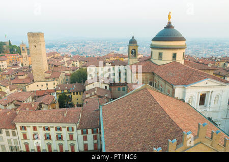 Cathédrale de Bergame à partir de ci-dessus, Bergame (Ville Haute), Lombardie, Italie, Banque D'Images