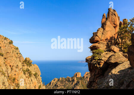 Les roches rouges des Calanques de Piana di (Les calanques de Piana), golfe de Porto, Corse du Sud, France Banque D'Images