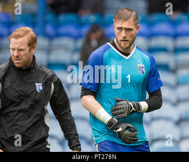 Portsmouth, Royaume-Uni. 06 Oct, 2018. Préoccupations au sujet de Tomáš Holý's arm de Gillingham avant l'EFL Sky Bet League 1 match entre Portsmouth et Gillingham à Fratton Park, Portsmouth, Angleterre le 6 octobre 2018. Photo de Simon Carlton. Usage éditorial uniquement, licence requise pour un usage commercial. Aucune utilisation de pari, de jeux ou d'un seul club/ligue/dvd publications. Credit : UK Sports Photos Ltd/Alamy Live News Banque D'Images