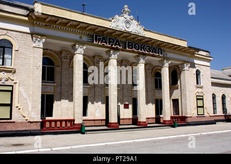 La façade de la gare dans Bendereh Transdniestr, Banque D'Images