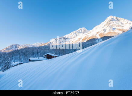 Paysage de neige à Val d'Ayas, vallée d'Aoste, Alpes italiennes, Italie Banque D'Images