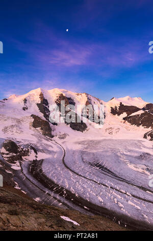 Palu Peaks pendant le lever du soleil avec Vedret Pers Glacier dans l'avant-plan, Refuge Diavolezza, col de la Bernina, Engadine, Grisons, Suisse, Europe, Banque D'Images