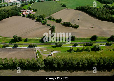 Vue aérienne, l'Emscher, Art, Kawamat Tower, Castrop-Rauxel Castrop-Rauxel, jonction de la voie navigable, Emscherkunst.2010, œuvres à l'Emscher, Ruhr, Rhénanie du Nord-Westphalie, Allemagne, Europe, Banque D'Images