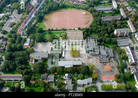 Vue aérienne, de l'école, aire de jeux, les élèves, pause, temps libre, école secondaire de l'école, centre Brauck Gladbeck, Ruhr, Nordrhein-Westfalen, Germany, Europe Banque D'Images