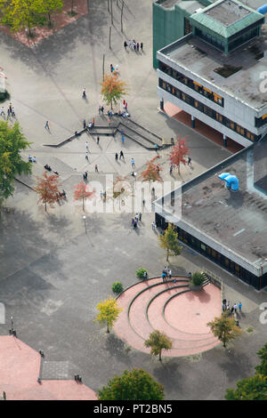 Vue aérienne, de l'école, aire de jeux, les élèves, pause, temps libre, école secondaire de l'école, centre Brauck Gladbeck, Ruhr, Nordrhein-Westfalen, Germany, Europe Banque D'Images