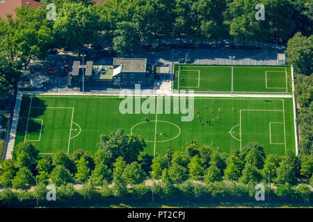 La formation de football à l'école de football Evonik suivant pour SignalIdunaPark, Dortmund, Ruhr, Rhénanie du Nord-Westphalie, Allemagne Banque D'Images