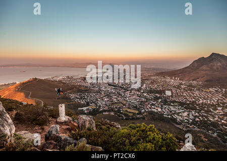 L'Afrique du Sud, Cape Town, coucher de soleil au-dessus de la mer Banque D'Images