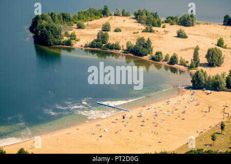 Lido lido avec Tenderingssee et bancs dans le lac, Voerde (Bas-Rhin), la Ruhr, Rhénanie du Nord-Westphalie, Allemagne Banque D'Images