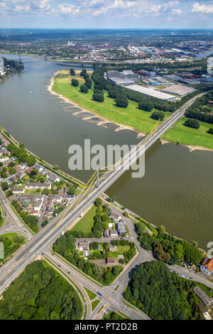 Bloqué un pont40, bloqué, Ruhrschnellweg viaduc du Rhin, de l'infrastructure routière, les voies de circulation, Neukamp, pont de l'autoroute Homberg, les piétons sur l'autoroute fermée, Duisburg, Ruhr, Rhénanie du Nord-Westphalie, Allemagne Banque D'Images