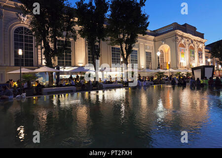 Bar et restaurant en face de la Kunsthalle, MuseumsQuartier, Vienne, Autriche Banque D'Images