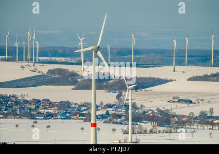 Wind farm, district Effeln, éoliennes sur l'Haarstrang, Rüthen, Sauerland, Rhénanie du Nord-Westphalie, Allemagne Banque D'Images