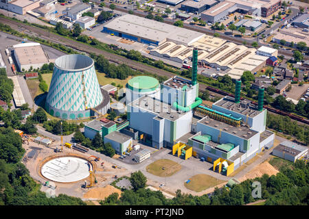 La production combinée de chaleur et power station Duisburg avec nouvelle tour de refroidissement, tour de refroidissement, peint Stadtwerke Duisburg AG HKW III, Duisburg, Ruhr, Rhénanie du Nord-Westphalie, Allemagne Banque D'Images