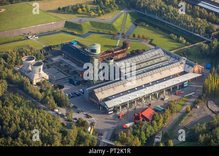 Jahrhunderthalle Bochum, Westpark, monument industriel, event hall, centre d'événements, tour de l'eau, patrimoine industriel, de la Ruhr, Bochum, Rhénanie du Nord-Westphalie, Allemagne Banque D'Images