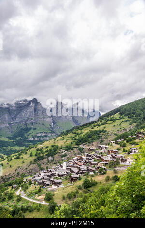 La Suisse, canton du Valais, district de Loèche, Albinen, vue sur village Banque D'Images