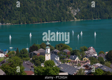 L'Autriche, l'état de Salzbourg, Salzkammergut, St.Gilgen, voiliers sur le Lac Wolfgang Banque D'Images