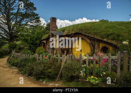 La NOUVELLE ZELANDE, Hobbit Cinéma, Maison, jardin, Banque D'Images