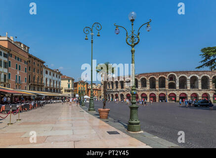 Arena di Verona, l'Amphithéâtre Romain, la Piazza Bra, Vérone, Vénétie, Italie, Europe Banque D'Images