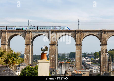 Europe, France, Bretagne, Morlaix, vue sur le viaduc de chemin de fer Banque D'Images