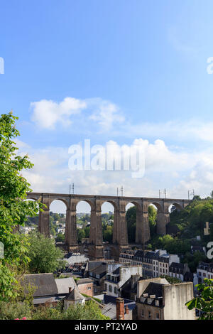 Europe, France, Bretagne, Morlaix, vue sur le viaduc de chemin de fer Banque D'Images