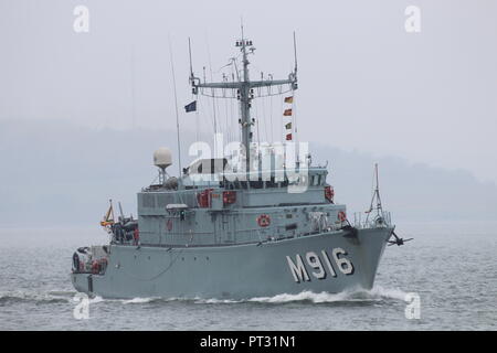 BNS Bellis (M916), d'une classe (tripartite) de la Marine belge destiné au chasseur, passant au cours de Greenock à son arrivée pour l'exercice Joint Warrior 13-1. Banque D'Images