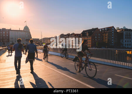 Chemin des vélos à Nyhavn, Copenhague, Hovedstaden, Danemark, Europe du Nord, Banque D'Images