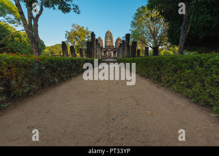 L'ancien temple de Wat Si Sawai Sukhothai Historical Park, l'un de la célèbre attraction touristique de la province de Sukhothai, Thaïlande Banque D'Images