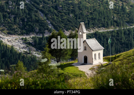 L'Europe, l'Italie, les Alpes, les Dolomites, Montagnes, Passo Gardena / Gardena Pass - Cappella di San Maurizio Banque D'Images