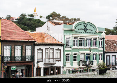 Les maisons de ville d'Angra do Heroísmo sur l'île de Terceira aux Açores Banque D'Images