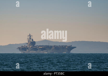 USS Ronald Reagan dans la baie de Moreton Banque D'Images